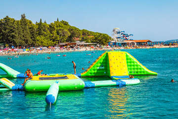 Resort San Antonio*** - oblázková pláž Dražica, Biograd na Moru, Zadarská riviéra, Chorvatsko