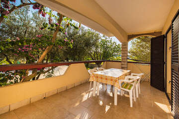 Apartmány Ivona - terasa apartmánu A1, Povljana, ostrov Pag, Chorvatsko