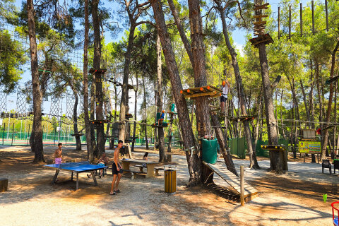 Fažana - lanové centrum Jangalooz v areálu resortu BiVillage, Istrie, Chorvatsko