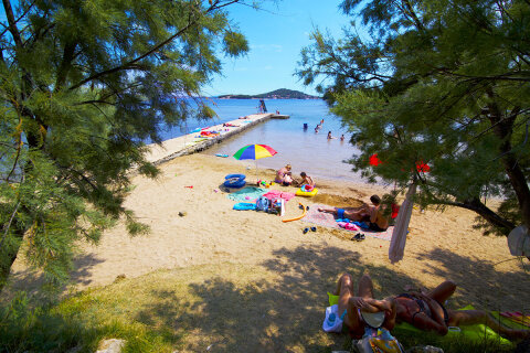 Neviđane - pláž Lokva, ostrov Pašman, Chorvatsko (foto Jakov Đinđić)