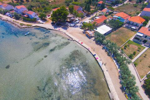 Neviđane - pláž Lokva, ostrov Pašman, Chorvatsko (foto Jakov Đinđić)