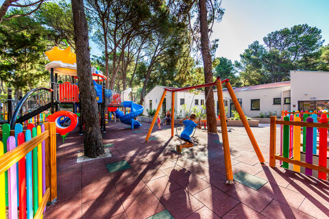 Čikat Resort*** - dětské hřiště, Mali Lošinj, ostrov Lošinj, Chorvatsko