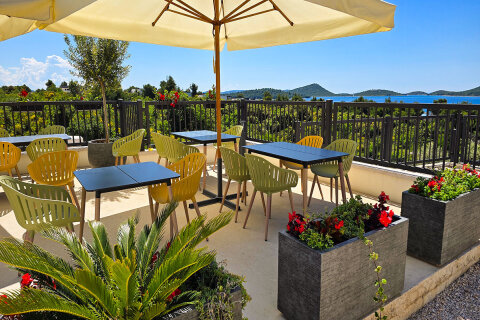 Mobilhome Drage - restaurace, Drage, Zadarská riviéra, Chorvatsko