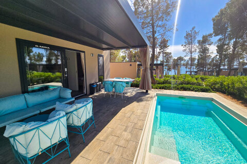 Mobilhome Avalona - příklad mobilhomu typu "C" - Mobilhome Luxury s bazénem pro 4–6 osob, Aminess Camping Resort, Povljana, ostrov Pag, Chorvatsko