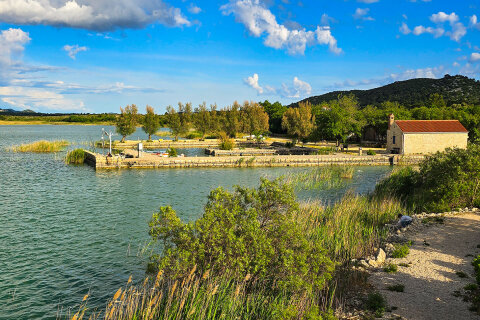 Vranské jezero, návštěvnické centrum Prosika, Zadarská riviéra, Chorvatsko