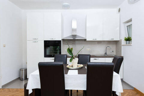 A2 - apartmány Bili, Duće, Omišská riviéra, Chorvatsko