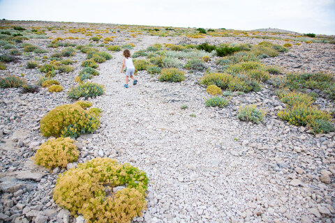 Procházka na Sveti Vid, nejvyšší vrchol ostrova Pag, Chorvatsko