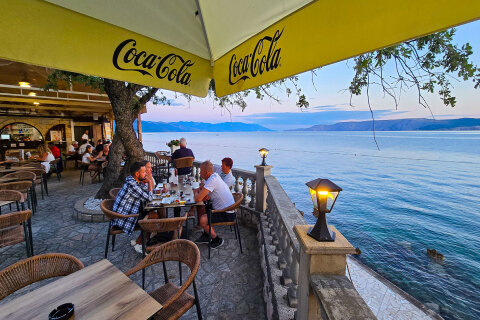 Apartmány Molly - restaurace 320 m od domu, Novi Vinodolski, Crikvenická riviéra, Chorvatsko