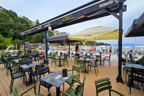 Mobilhome Oliva - bar Olly's u pláže Maslinica, Rabac, Istrie, Chorvatsko