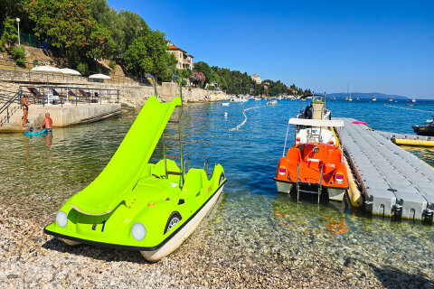 Mobilhome Oliva - půjčovna šlapadel na pláži Maslinica, Rabac, Istrie, Chorvatsko