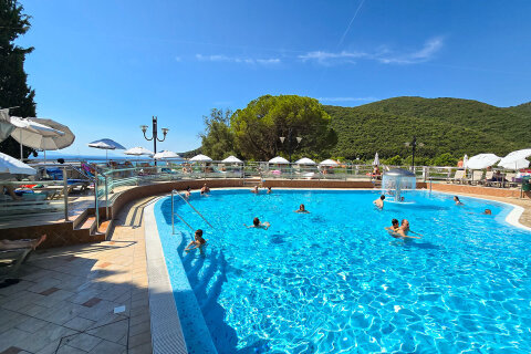 Mobilhome Oliva - bazén u hotelu Mimosa v areálu resortu, Rabac, Istrie, Chorvatsko