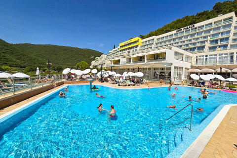 Mobilhome Oliva - bazén u hotelu Lido v areálu resortu, Rabac, Istrie, Chorvatsko