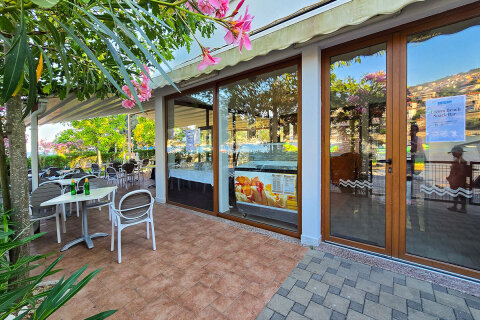 Mobilhome Oliva - bistro Ancora u pláže Maslinica, Rabac, Istrie, Chorvatsko