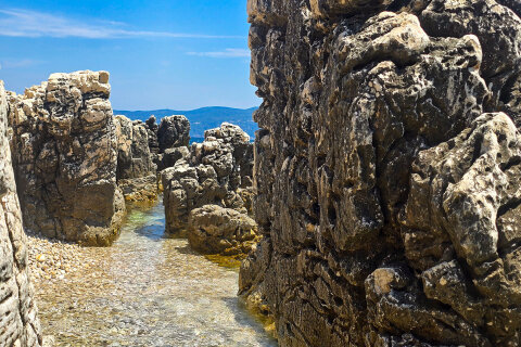 Pláž Girandella, Rabac, Istrie, Chorvatsko