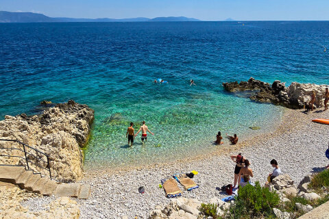 Pláž Girandella, Rabac, Istrie, Chorvatsko