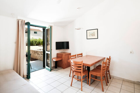 Apartmán AP/5*** pro 4–5 osob, Zaton Holiday Resort, Zaton, Zadarská riviéra, Chorvatsko