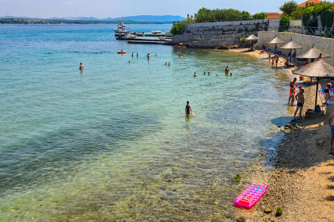 Mobilhome Kučica - pláž Južna plaža 100 m od mobilhomu, Tkon, ostrov Pašman, Chorvatsko