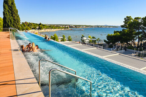 Zaton Holiday Resort - nový střešní bazén nad restaurací Ventula - otevřený v roce 2025, Zaton, Zadarská riviéra, Chorvatsko