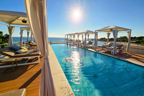 Zaton Holiday Resort - nový střešní bazén nad restaurací Ventula - otevřený v roce 2025, Zaton, Zadarská riviéra, Chorvatsko