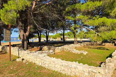 Zaton Holiday Resort - archeologické naleziště u pláže, Zaton, Zadarská riviéra, Chorvatsko
