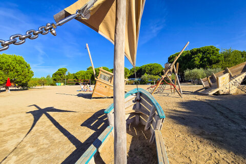 Zaton Holiday Resort - dětské hřiště u písečné pláže, Zaton, Zadarská riviéra, Chorvatsko