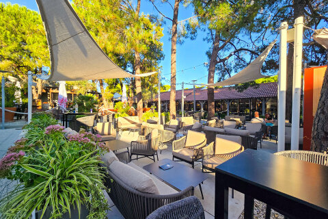 Zaton Holiday Resort - kavárna, Zaton, Zadarská riviéra, Chorvatsko