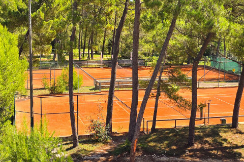 Zaton Holiday Resort - tenisové kurty, Zaton, Zadarská riviéra, Chorvatsko