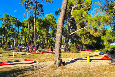 Zaton Holiday Resort - minigolf, Zaton, Zadarská riviéra, Chorvatsko