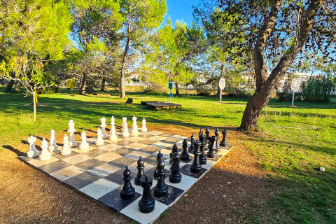 Zaton Holiday Resort - šachy, Zaton, Zadarská riviéra, Chorvatsko