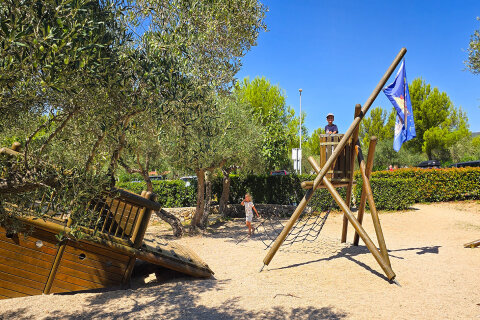 Resort Kovačine - dětské hřiště, Cres, ostrov Cres, Chorvatsko