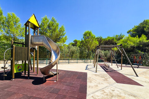 Resort Kovačine - dětské hřiště, Cres, ostrov Cres, Chorvatsko