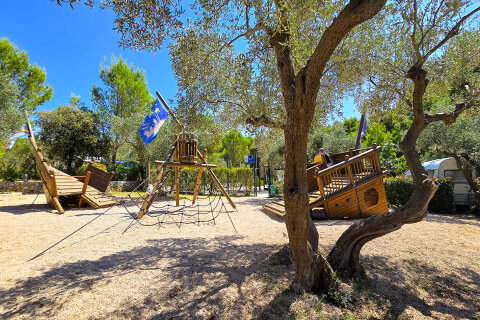 Resort Kovačine - dětské hřiště, Cres, ostrov Cres, Chorvatsko