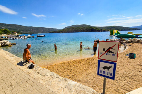 Resort Kovačine - pláž ke koupání psů, Cres, ostrov Cres, Chorvatsko