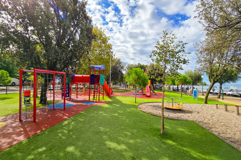 Punat - dětské hřiště poblíž centra, ostrov Krk, Chorvatsko