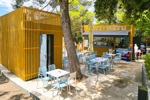 Mobilhome Salumbra - bistro a kavárna v kempu, Selce, Crikvenická riviéra, Chorvatsko