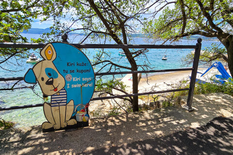 Mobilhome Salumbra - pláž pro psy pod kempem, Selce, Crikvenická riviéra, Chorvatsko