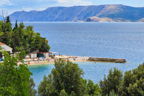 Mobilhome Salumbra - oblázková pláž Slana 450 m od mobilhomů, Selce, Crikvenická riviéra, Chorvatsko