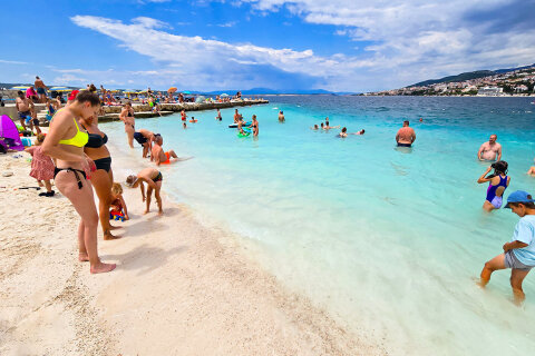 Selce - písečná pláž Poli Mora, Crikvenická riviéra, Chorvatsko