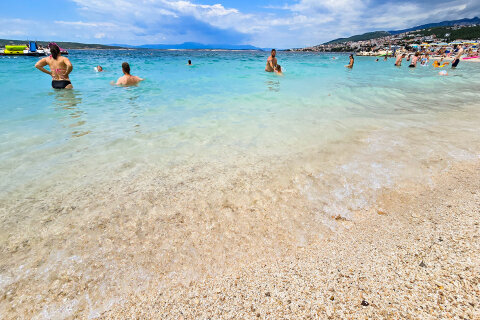 Selce - písečná pláž Poli Mora, Crikvenická riviéra, Chorvatsko