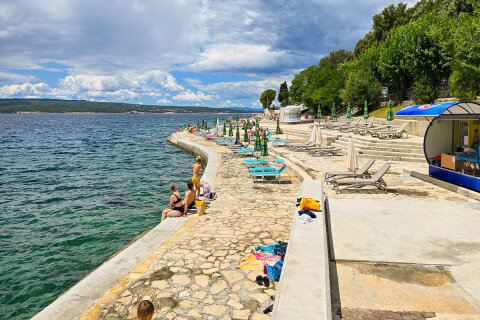 Mobilhome Tropical - betonová pláž 220 m od mobilhomů, Selce, Crikvenická riviéra, Chorvatsko