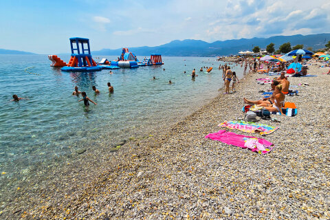 Rijeka - oblázková pláž Kantrida, Chorvatsko