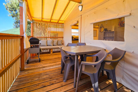 Glampingový stan Slatina, kemp Slatina, ostrov Cres, Chorvatsko