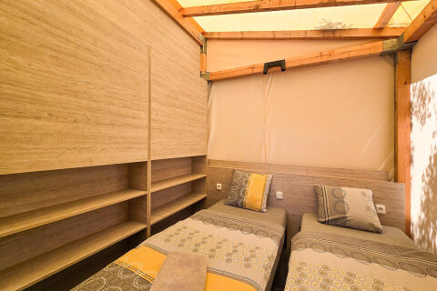 Glampingový stan Slatina, kemp Slatina, ostrov Cres, Chorvatsko