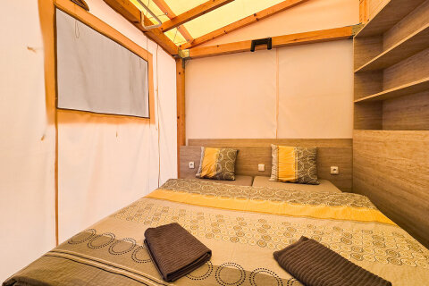 Glampingový stan Slatina, kemp Slatina, ostrov Cres, Chorvatsko