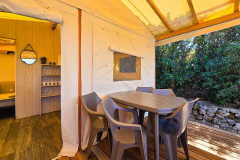 Glampingový stan Slatina, kemp Slatina, ostrov Cres, Chorvatsko