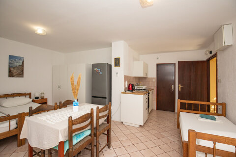 Studio pro 2–4 osoby, apartmány Jakić, Bošana, ostrov Pag, Chorvatsko