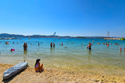 Resort San Antonio*** - oblázková pláž Dražica, Biograd na Moru, Zadarská riviéra, Chorvatsko