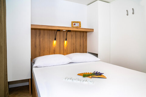 MHAA - Mobilhome Adria Superior 4+1 Whirpool A zona pro 4–5 osob, Almissa Resort, Omiš, Chorvatsko