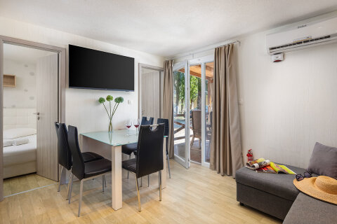 MH2L - Mobilhome Relax 6+2 (2nd line) pro 6–8 osob, Almissa Resort, Omiš, Chorvatsko