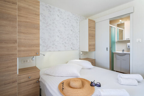 MHRMV - Mobilhome Relax 6+2 (Mountain View) pro 6–8 osob, Almissa Resort, Omiš, Chorvatsko